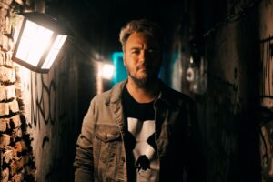 Ignacio Dupin reúne a las leyendas del Rock Argentino en su nuevo álbum “Enjambre de Estrellas”